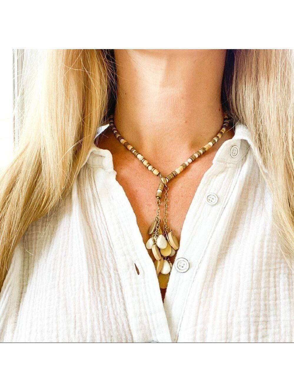 Vintage 1970s wood & shell beaded necklace